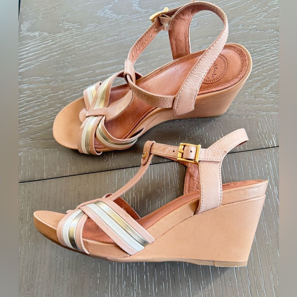 Nurture Women’s T-Strap Beige/Gold Leather Comfort Wedge Heeled Sandals Size 8.5